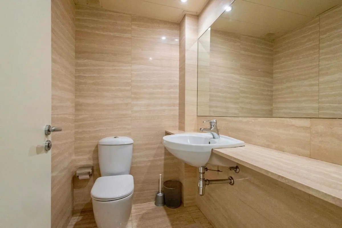 Apartment For 6, Spacious And Bright In Bonanova Barcelona Spain
