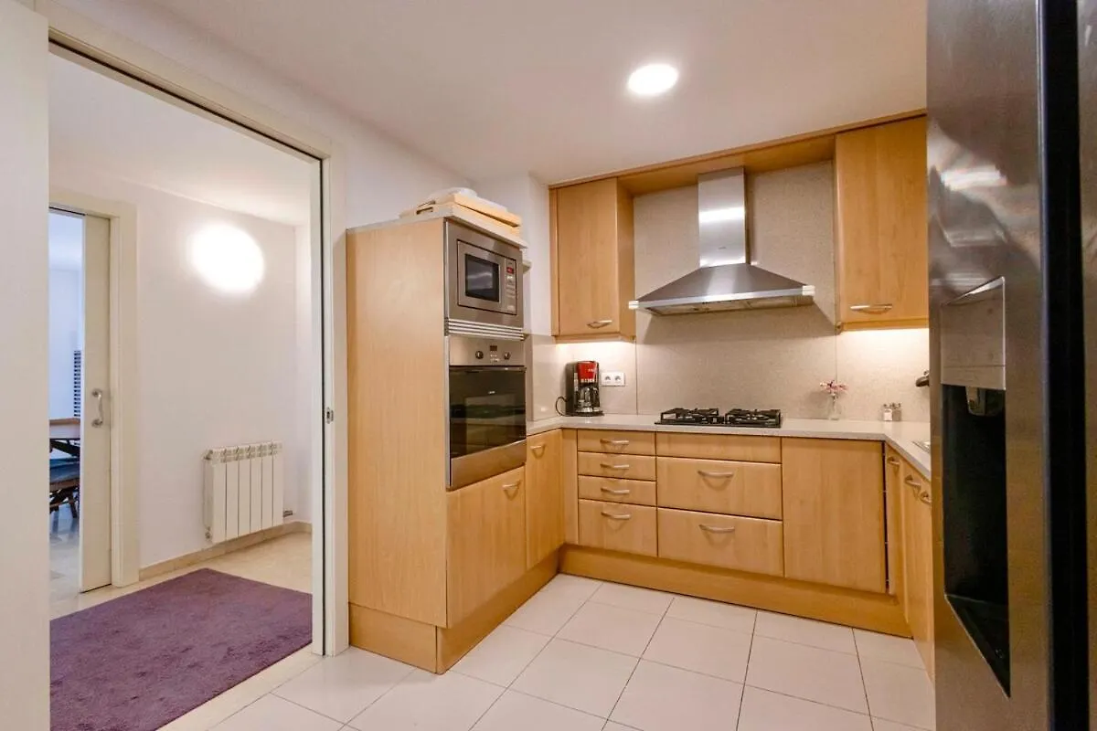 Apartment For 6, Spacious And Bright In Bonanova Barcelona Spain