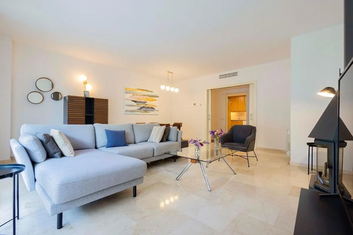 Apartment For 6, Spacious And Bright In Bonanova Barcelona Spain