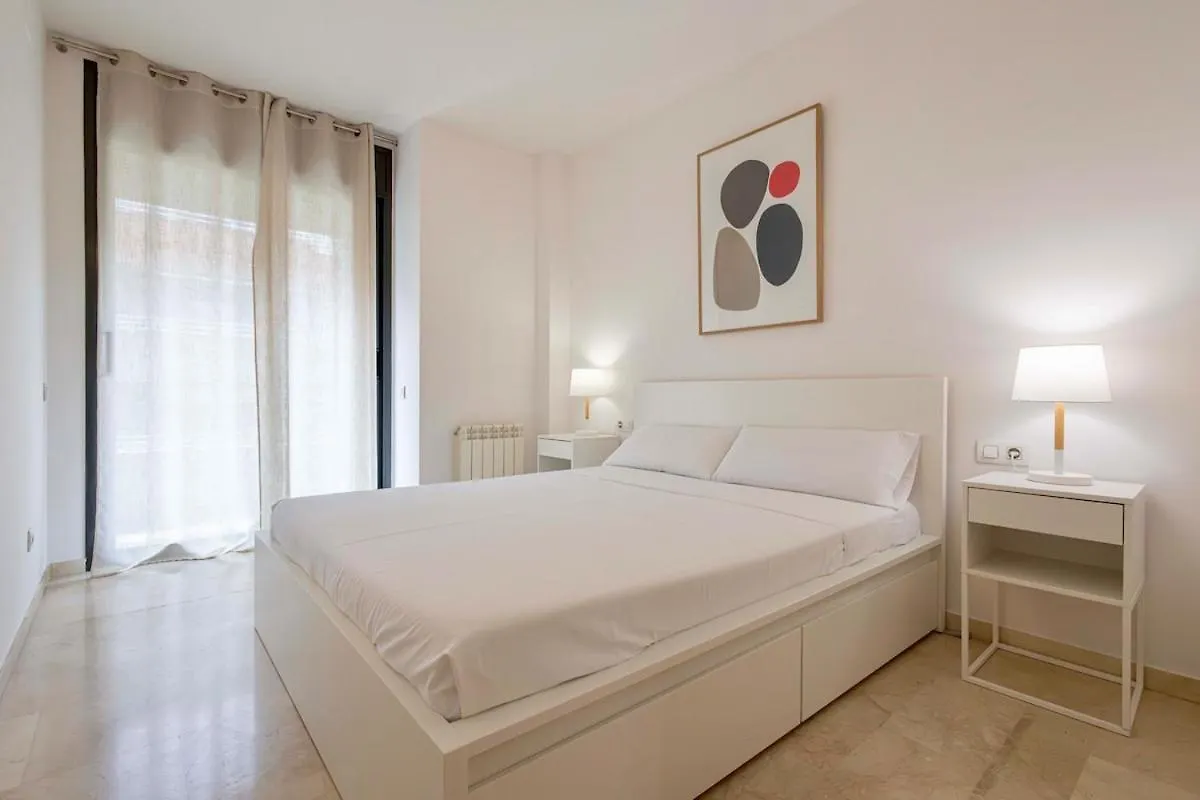 Apartment For 6, Spacious And Bright In Bonanova Barcelona
