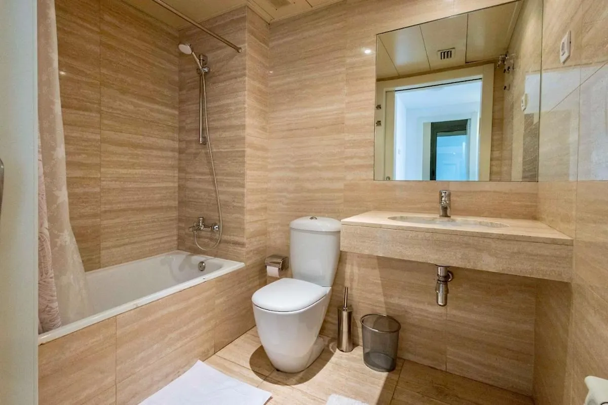 Apartment For 6, Spacious And Bright In Bonanova Barcelona