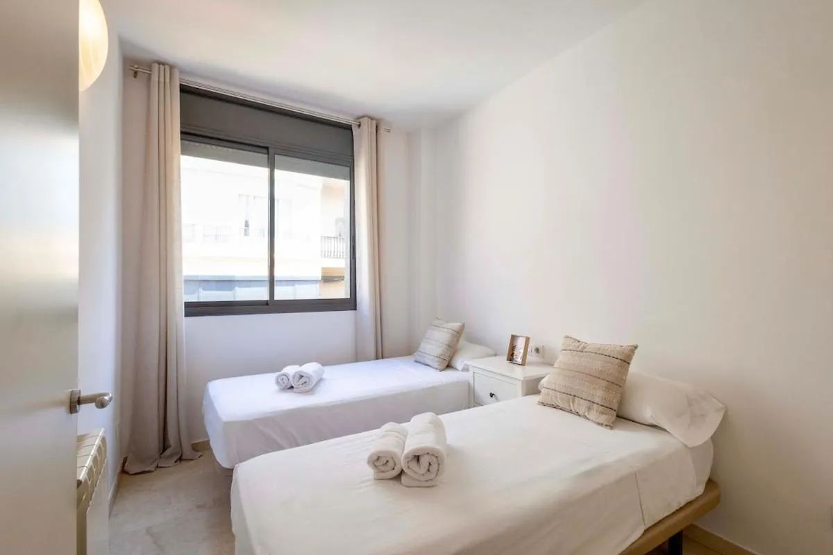 Apartment For 6, Spacious And Bright In Bonanova Barcelona Spain